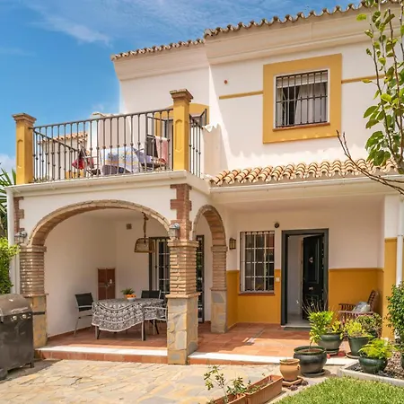3 Bedroom Gorgeous Home In Estepona Holiday home *